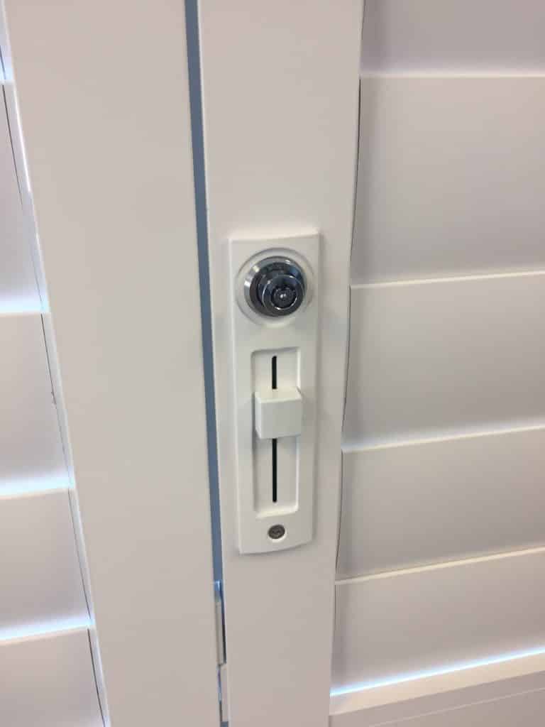 Lockable aluminium shutters